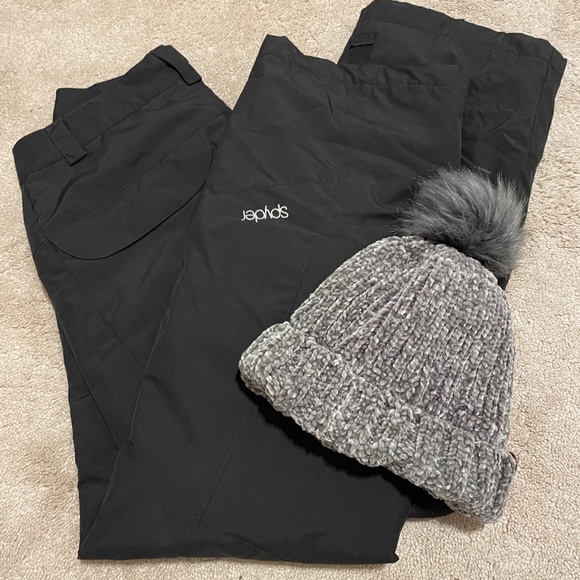 Spyder snow pants and hat - Picture 1 of 8